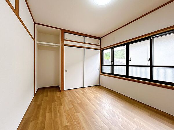 【リフォーム済】2階南東側洋室別アングルです。