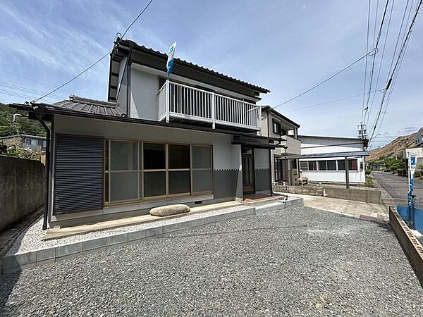 【リフォーム済】駐車場です。庭を解体して拡張しました。