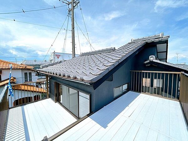 【リフォーム済】バルコニーです。デッキは塗装を行いました。
