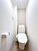 トイレ：【リフォーム済】トイレはジャニス工業製の温水洗浄機能付きに新品交換しました。キズや汚れが付きにくい加工が施してあるのでお手入れが簡単です。直接肌に触れるトイレは新品が嬉しいですよね。
