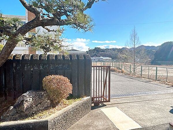 藍川東中学校まで約450ｍ（徒歩約6分）です。
