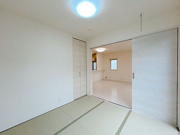 1階和室です。ご来客の方を迎えたり、お子様の遊び場にしたり、使い方はさまざまです。