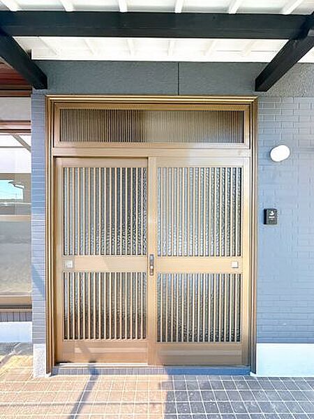 【リフォーム済】玄関です。鍵交換を行いました。