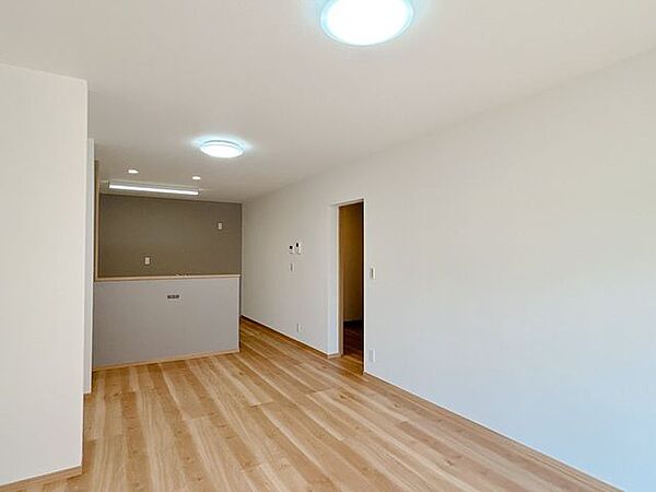 【リフォーム済】和室二間をつなげて約18帖のLDKにしました。