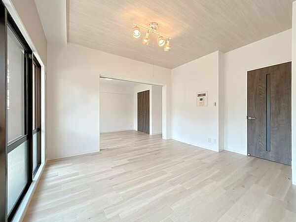 価格には消費税、リフォーム費用を含みます。リフォーム中でもご案内可能。内覧希望の方はお電話ください。