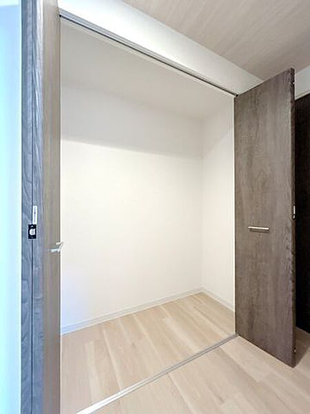 【リフォーム済】廊下にある収納です。建具を交換しました。