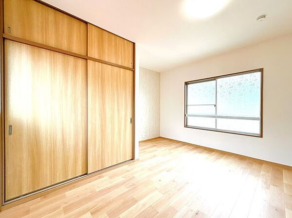【リフォーム済】2階東側洋室別アングルです。