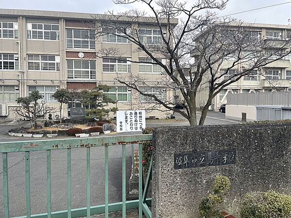 岐阜市立島 島中学校まで約2km(徒歩25分)です。 2000m