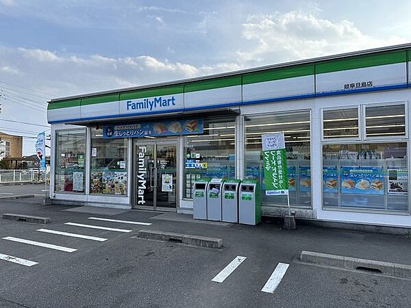 ファミリーマート岐阜又丸店までお車約4分。 1990m