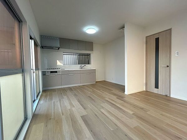 LDKのお写真です。南向きで明るい部屋なのがいいですね。