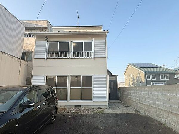 外観になります。外壁塗装を行いました。