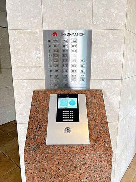 オートロックです。