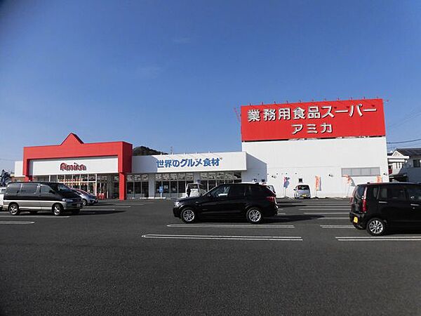 徒歩5分。アミカ長良店様までお車で約1分です。 390m