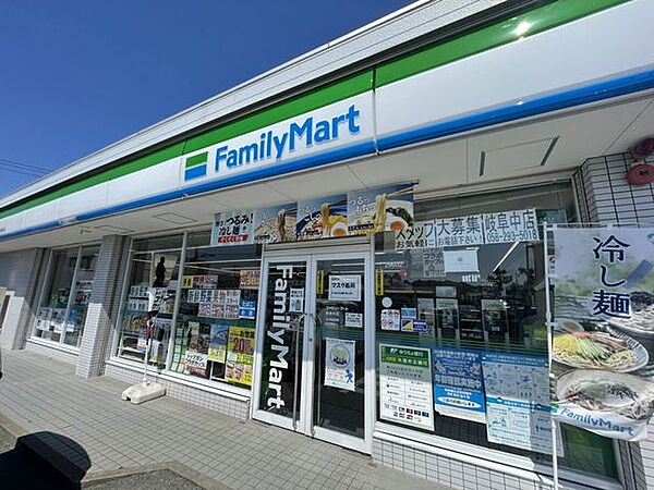 徒歩5分。ファミリーマート岐阜上土居店様までお車で約1分です。 340m