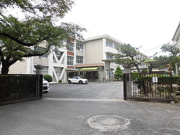 岐阜市立常磐小学校 徒歩11分。 830m