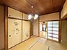 リビング/ダイニング：【リフォーム中】東側の和室です。間取り変更を行い、リビングになります。天井・壁はクロス張替え、床はフローリングを張ります。