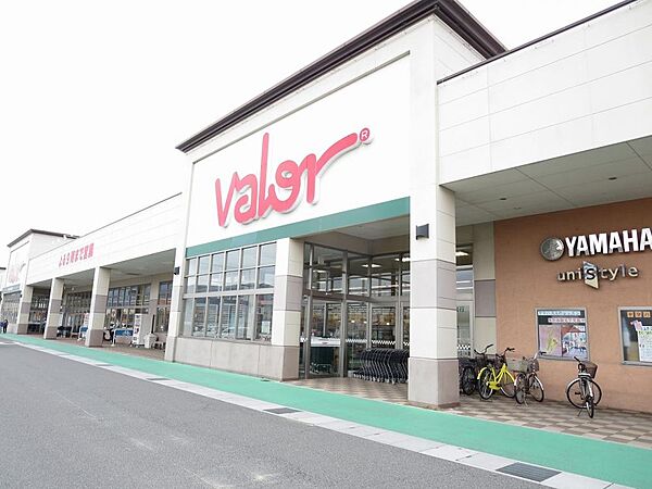 バロー垂井店まで徒歩約8分（600ｍ）です。