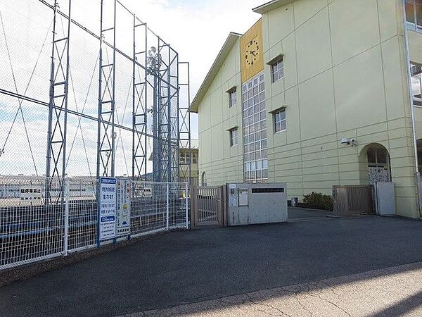 海津市立石津小学校まで約2180ｍ、徒歩28分。