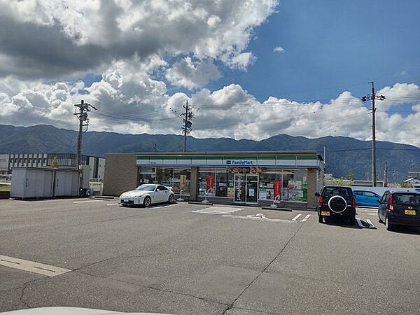 【周辺環境】ファミリーマート養老大跡店様まで約850m（徒歩約11分）