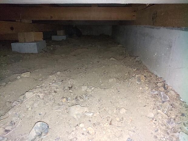 中古住宅の3大リスクである、雨漏り、主要構造部分の欠陥や腐食、給排水管の漏水や故障を2年間保証します。その前提で屋根裏まで確認の上でリフォームし、シロアリの被害調査と防除工事もおこないました。