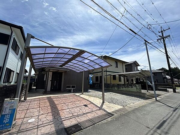 【リフォーム済】駐車場　庭部分を拡張し、4台駐車可能です