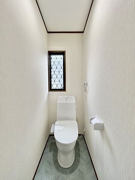 【リフォーム済】1階トイレ　トイレ交換、クロス張替え、クッションフロアの張替えを行いました。