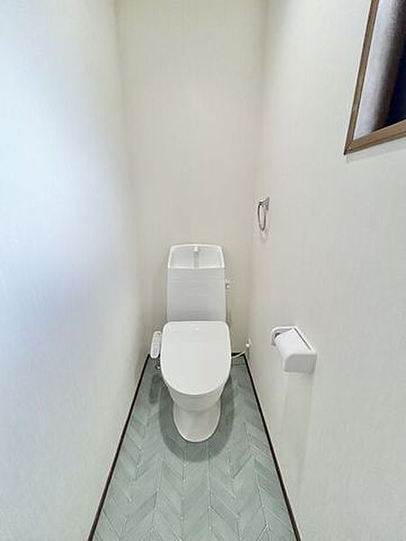 【リフォーム済】2階トイレ　クッションフロア張替え、クロス張替え、トイレ交換しました。