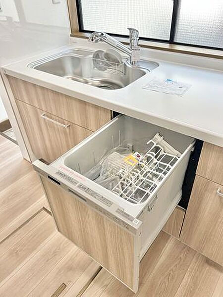 【リフォーム済】キッチン　食洗器付きのため、家事もはかどりますね。