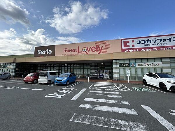【周辺写真】スーパー　ぎゅーとらラブリー一志店まで徒歩約4分（約300ｍ）