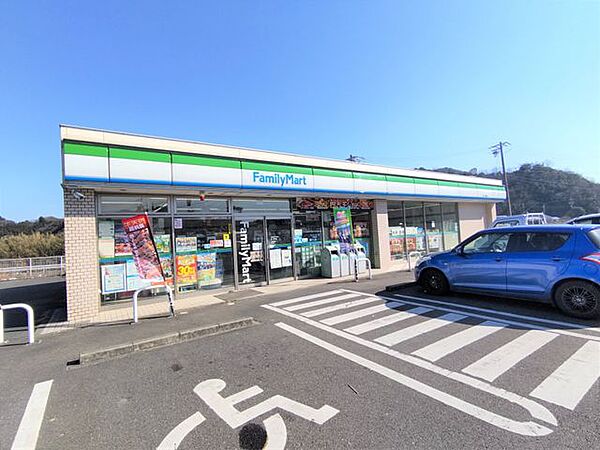 【周辺写真】コンビニ　ファミリーマート津一志町店まで徒歩約3分（約200ｍ）