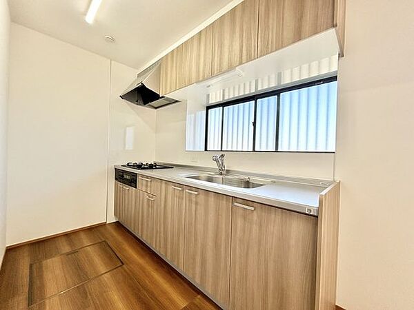 【リフォーム済】キッチン　キッチンは吊戸付きのものに新品交換しました。