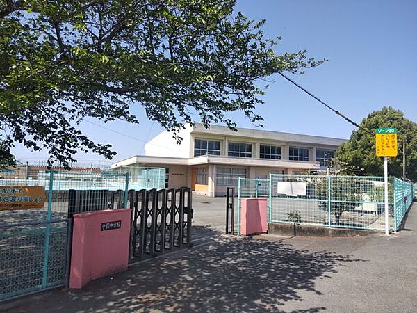 【周辺環境】中学校　小俣中学校まで徒歩約14分（約1100ｍ）