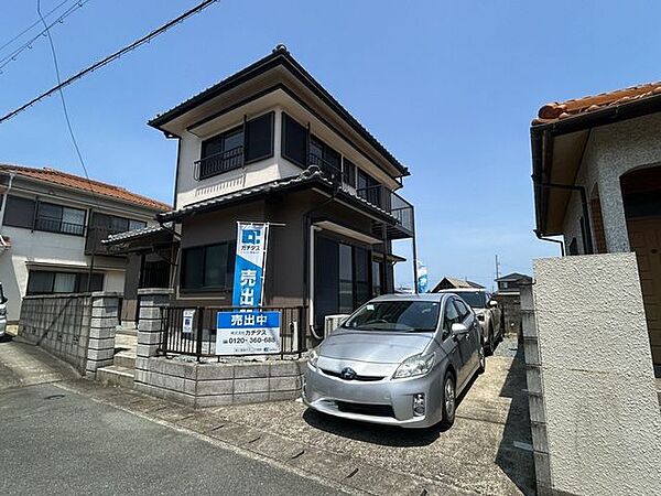 【リフォーム済】外観普通車が縦列で2台駐車可能です。