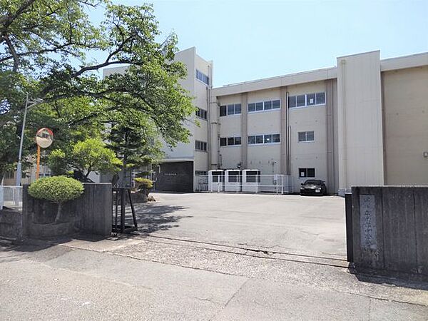 イオンモール津南店 【周辺環境】南郊中学校まで約410ｍ 495m