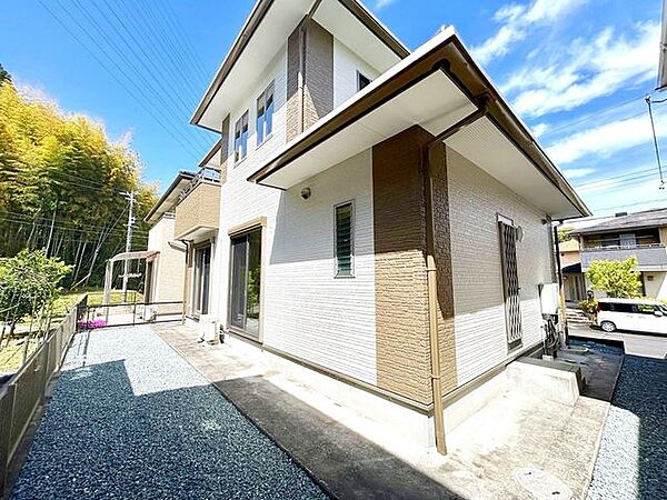 【リフォーム済】外観（別角度）　外壁は塗装を行いました。