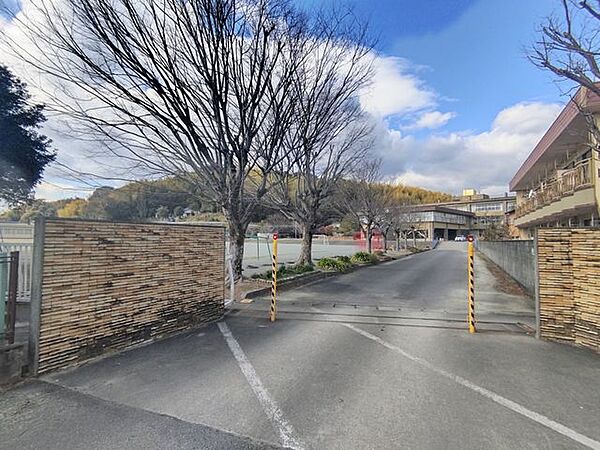 【近隣写真】片田小学校まで約2ｋｍ（徒歩約25分） 2000m
