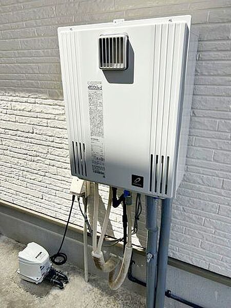 【リフォーム済】給湯器は新品に交換済です。自身で交換するとそれなりに費用がかかるので新品だと安心です。
