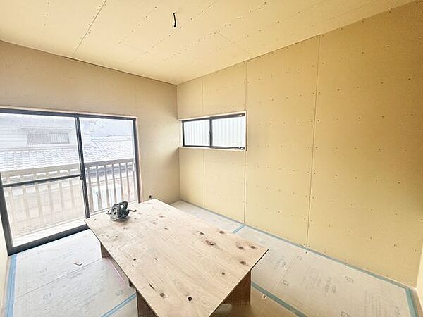 【リフォーム中販売】2階洋室　天井・壁クロス張替え、建具・照明交換、フローリング重ね張り等を行います。