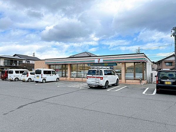 セブンイレブン鈴鹿長太旭町5丁目店まで約230ｍ 【周辺環境】セブンイレブン鈴鹿長太旭町5丁目店まで約230ｍ