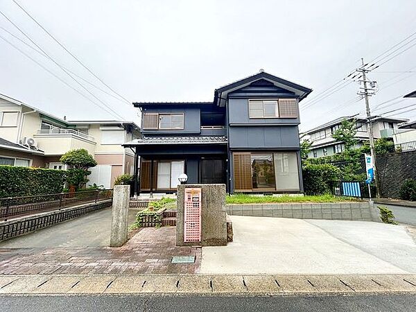 外観　駐車場拡張いたしました。