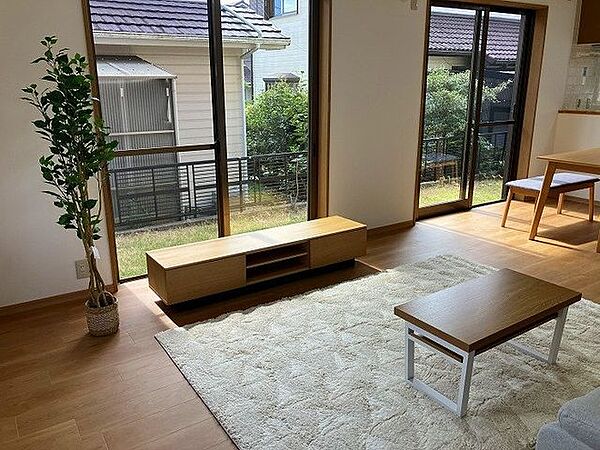 採光の取れるリビングです。