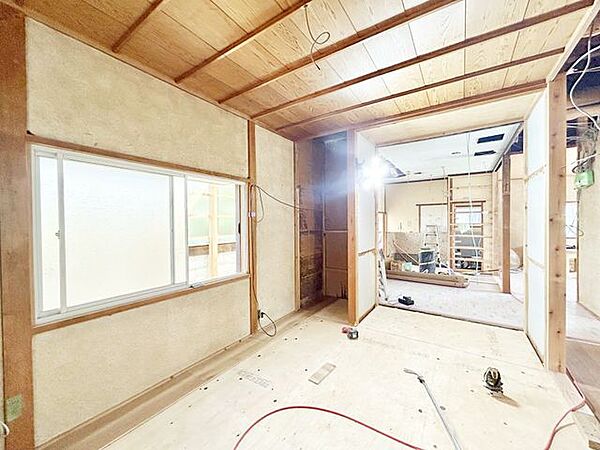 【リフォーム中】和室北側6帖を洋室6帖にリフォーム予定です。（別角度）