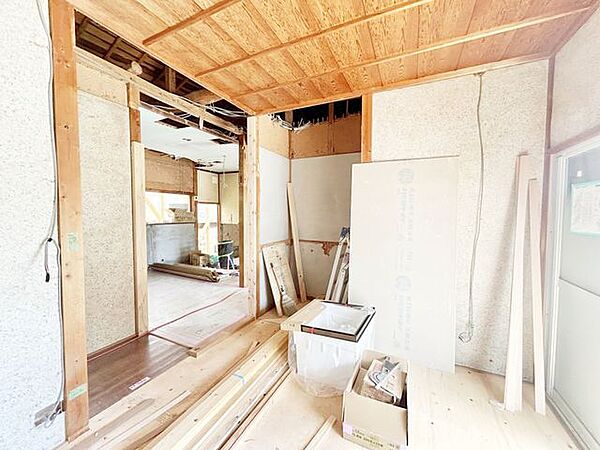 【リフォーム中】南西側洋室（別角度）　和室から洋室へ変更予定です