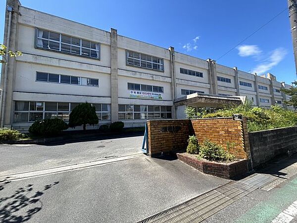 津市立修成小学校 【近隣写真】修成小学校まで徒歩約2分。 160m