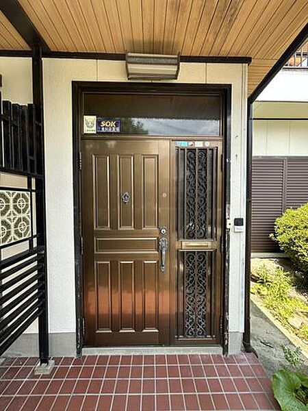 【リフォーム中】玄関（外観）鍵交換を行います。