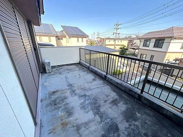 【リフォーム中】バルコニー　防水塗装を行います。
