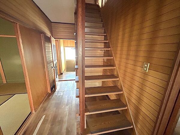 【リフォーム中】階段　階段には手すりを新設します。