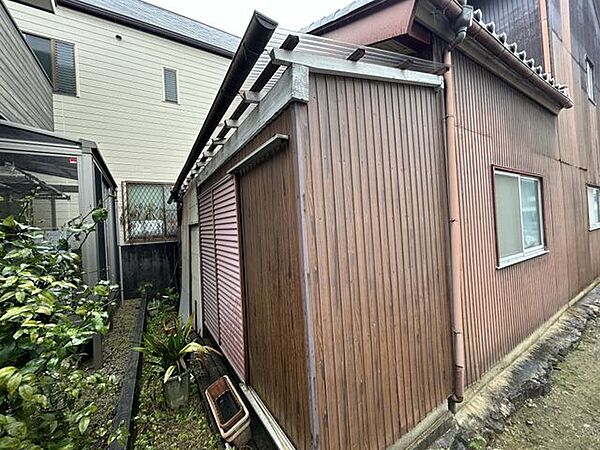 【リフォーム中販売】外観（別角度）　外壁は塗装予定です。