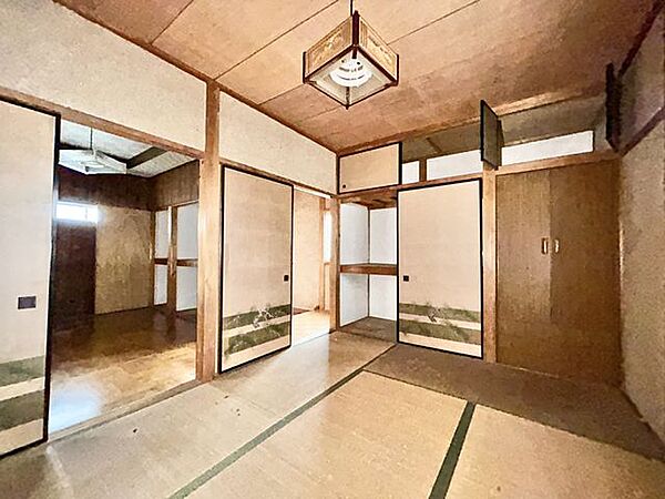 【リフォーム中販売】2階和室約6帖→洋室約6.5帖　天井と壁のクロス張替え、床フローリング張替え、建具交換、照明交換等を行う予定です。