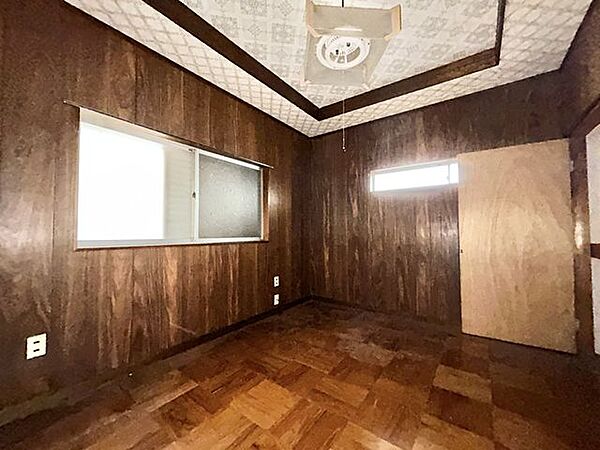 【リフォーム中販売】2階洋室約6帖(別角度)天井と壁のクロス張替え、床フローリング張替え、建具交換、照明交換等を行う予定です。